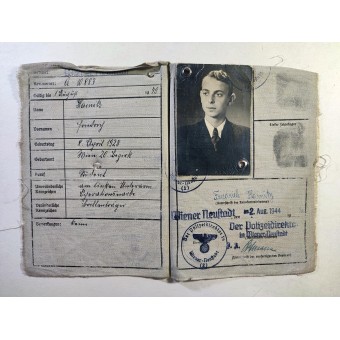 Deutscher Personalausweis eines 16-jährigen Jungen im Jahr 1944. Espenlaub militaria