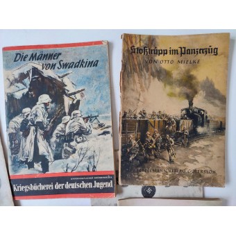 Verzameling van literatuur en documenten voor de Hitlerjeugd. Espenlaub militaria