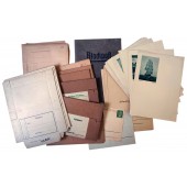 Feldposts samling av fältpostformulär, små lådor och papper för brev