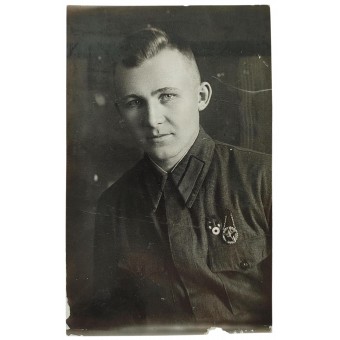 Soldat der Roten Armee mit Abzeichen. Espenlaub militaria