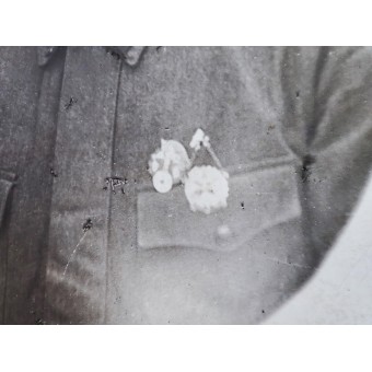 Soldat der Roten Armee mit Abzeichen und Budjonowka-Hut. Espenlaub militaria