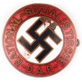 Vroege NSDAP partijbadge met Ges.Gesch.