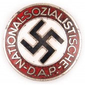 Teräksinen NSDAP:n jäsenmerkki, jossa ei ole RZM-koodia.