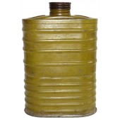 Oil can made from a gas mask filter