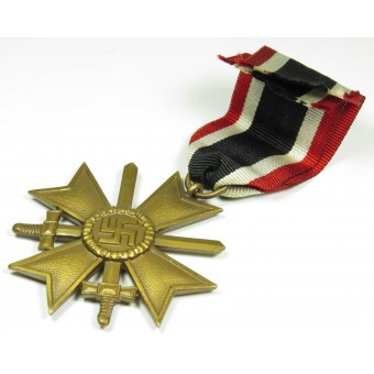 Croix du mérite de guerre avec épées sur ruban. Espenlaub militaria