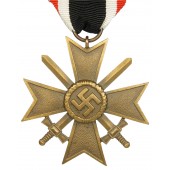 Kriegsverdienstkreuz KVK2 aus Messing mit Schwertern