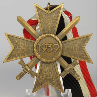 Kriegsverdienstkreuz KVK2 aus Messing mit Schwertern. Espenlaub militaria