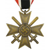 Cruz al Mérito de Guerra de mediados y finales de la Segunda Guerra Mundial, de zinc