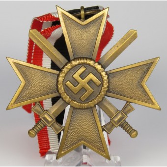 Presque neuf Kriegsverdienstkreuz 1939 avec des épées sur un ruban. Espenlaub militaria