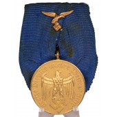 Medalla de los 12 años montada en la barra de la cinta