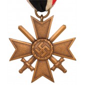 Croix du mérite de guerre fabriquée par Karneth & Sohne