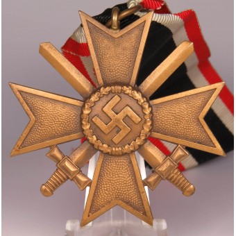 Croix du mérite de guerre fabriquée par Karneth & Sohne. Espenlaub militaria