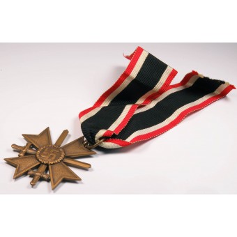 Croix du mérite de guerre fabriquée par Karneth & Sohne. Espenlaub militaria