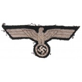 Bordado del águila del pecho de los oficiales retirado del uniforme