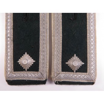 Infantry Feldwebel Shoulder Straps matching pair. Espenlaub militaria