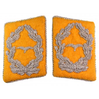 Luftwaffen majurin kauluspaidat, jotka sopivat yhteen parin kanssa.. Espenlaub militaria