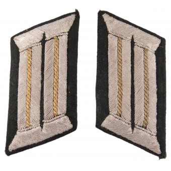 Jalkaväen upseerien kauluspaidat. Espenlaub militaria