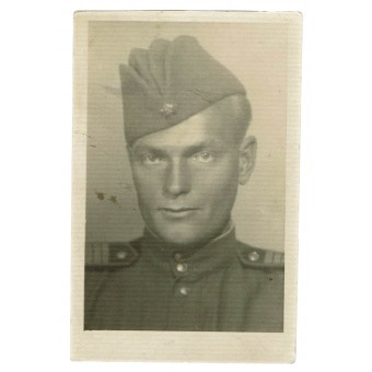 Portrait of the Soviet Sergeant in 1945. Espenlaub militaria