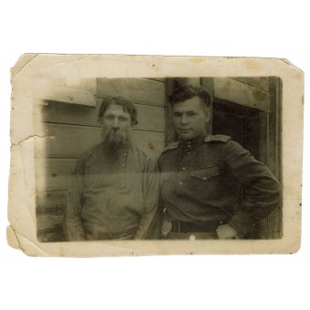 Sowjetischer Offizier mit Zivilperson. Espenlaub militaria