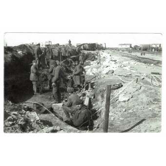 Sovjet krijgsgevangenen aan het werk aan het Oostfront. Espenlaub militaria