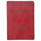 Зольдбух с красной обложкой на военного медика в звании фельдфебеля, кавалера Железного Креста 1-го класса