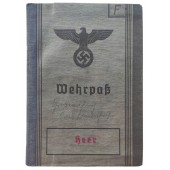 Il documento Wehrpass per un membro dell'Armee-Pferde-Park 590