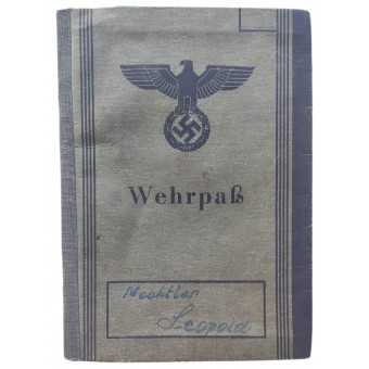 Wehrpass som utfärdas till en person som inledde sin militära karriär i slutet av mars 1945.. Espenlaub militaria