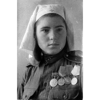 Sovjetisk rysk kvinnlig huvudbonad för militär sjuksköterska. Espenlaub militaria