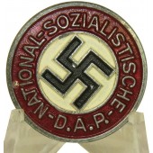 M 1/17 RZM NSDAP Memberbadge in zinco. Distintivo in ottime condizioni realizzato da Assmann & Söhne.