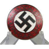 Эмалевый знак члена нацистской партии Германии M1/102 - Frank & Reif