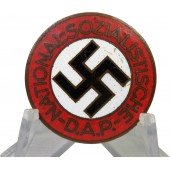Distintivo del Nationalsozialistische Deutsche Arbeiterpartei, NSDAP, M1/136, raro.
