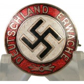 Знак со чувствующего партии NSDAP. Deutschland Erwache