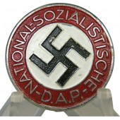 Gustav Brehmerin tekemä NSDAP:n jäsenmerkki, myöhäinen sinkkipainos.