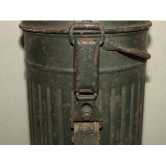 German gas mask canister and filter.. Espenlaub militaria