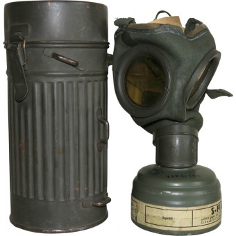 Tysk gasmask M30 med en behållare för civilförsvaret. Espenlaub militaria