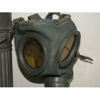 Maschera antigas tedesca M30 con una bomboletta per la protezione civile. Espenlaub militaria