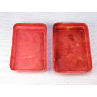 Puna-armeijan numero saippuapakkaus, joka on valmistettu vaaleanpunaisesta keltaisesta selluloidista. Espenlaub militaria