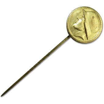 17 мм знак с изображением немецкого солдата в каске. Espenlaub militaria