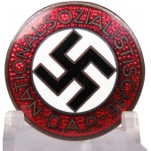 Il distintivo dei membri della NSDAP, Kerbach & Israel M 1/42 RZM