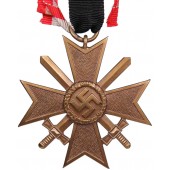 WW2 Cruz al Mérito de Guerra Alemana 1939 con espadas, para el combatiente