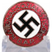 Insignia del partido NSDAP M 1/8 RZM 8-Ferdinand Wagner. Dañado