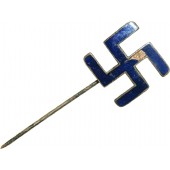 Épingle d'époque d'avant la Seconde Guerre mondiale avec une croix gammée horizontale en émail bleu.