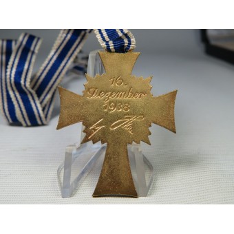 Cruz madre WW2 alemán en oro con cinta original. Espenlaub militaria