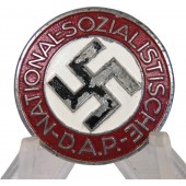 Insignia de miembro del NSDAP M1 /101 RZM, Gustav Brehmer