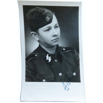 Kuva nuoresta Latvian SS -legionerista. Espenlaub militaria