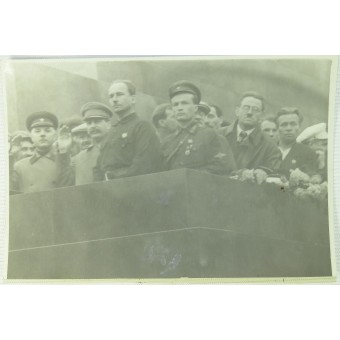 Foto met Stalin, Voroshilov, Kaganovich op het Rode Vierkant.. Espenlaub militaria