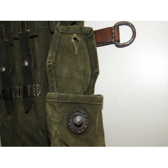 Right side canvas pouch for the mp-40 submachine gun. Espenlaub militaria