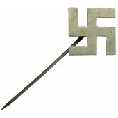 Знак сочувствующего фашистской партии в виде свастики из мельхиора. 14 мм
