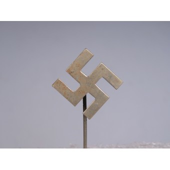 Una insignia simpatizante de los nazis en la forma de una cruz gamada. Espenlaub militaria