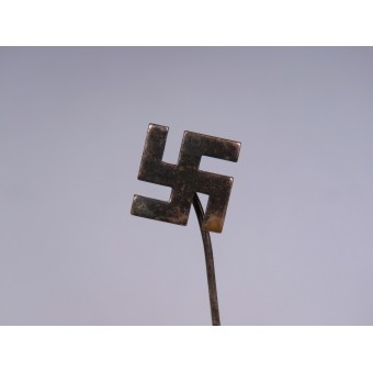 NSDAP:s sympatisörmärke i form av ett hakkors.. Espenlaub militaria
